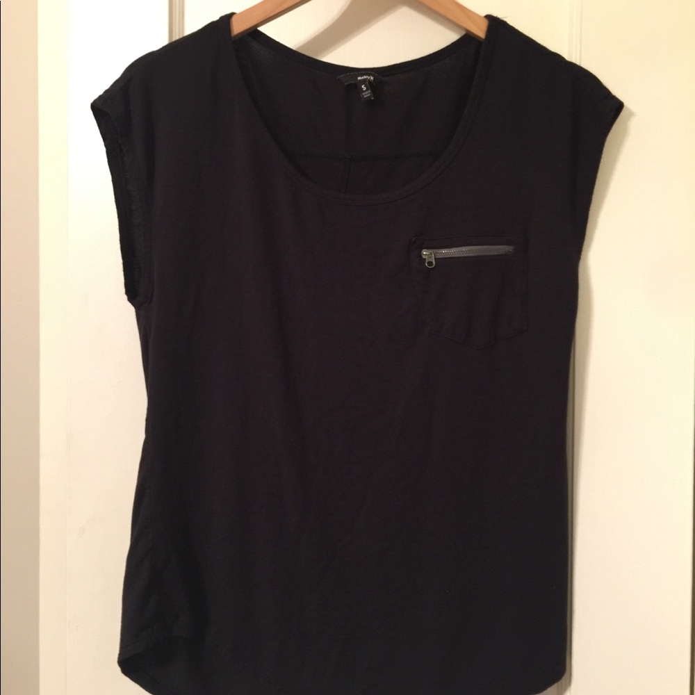 Black tee with pocket